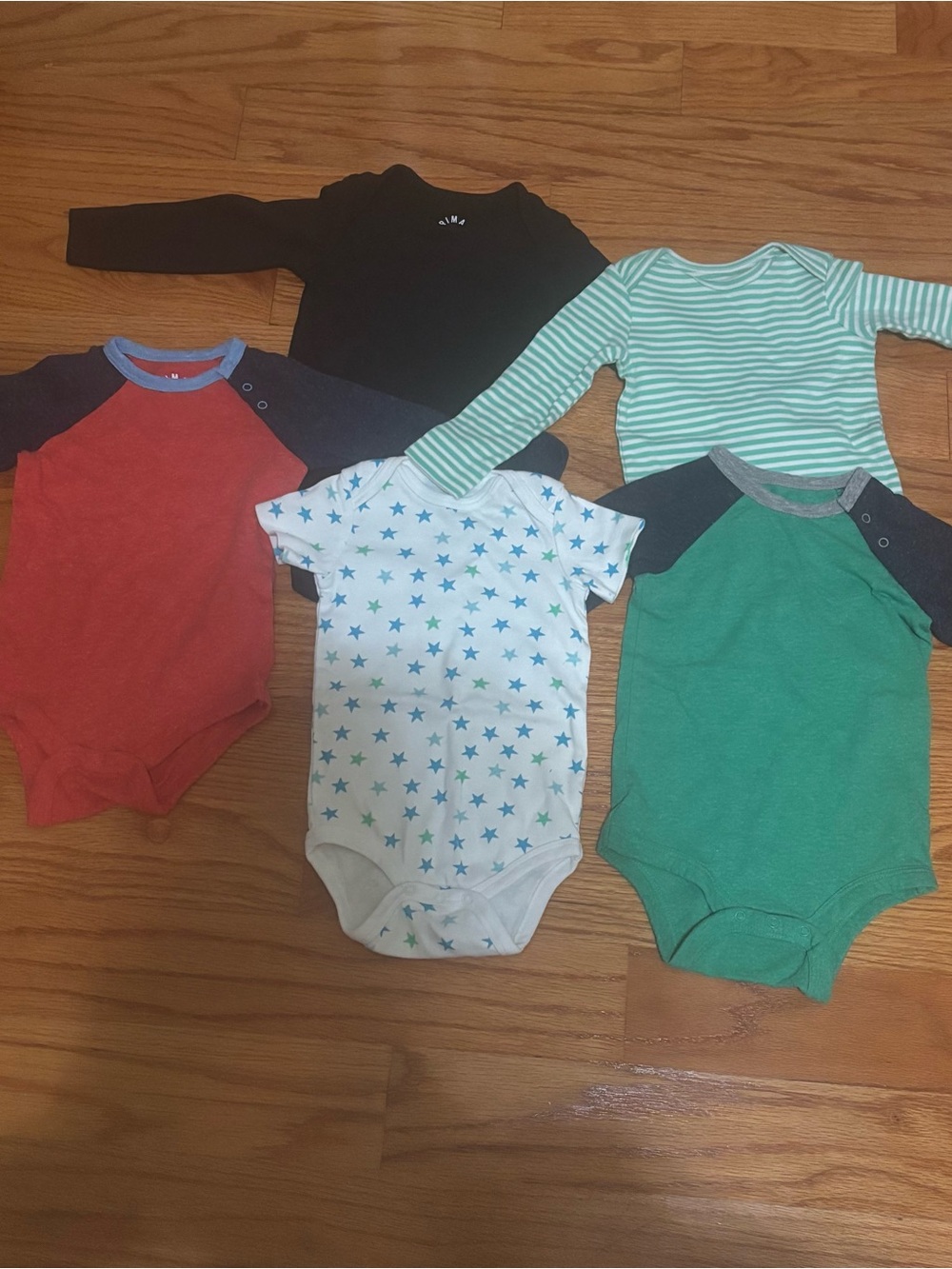 Primary Onesies! Super comfy 9-12 months! 4 long sleeve and one short sleeve!